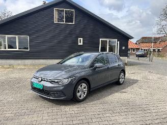 Damaged car Volkswagen Continental 8 TSI 110 PK NAVI CLIMA VIRT DASH PDC CRUISE B.J 10-2020 2020/10