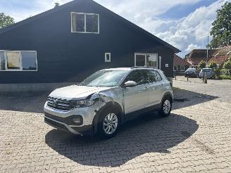 krockskadad bil auto Volkswagen T-Cross T-CROSS 110 PK AUTOMAAT NAVI CLIMA CAMERA VIRT DASH B.J 09-2023 2023/9