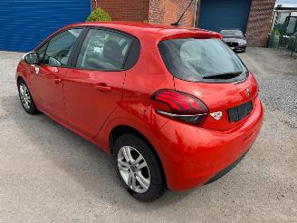 Peugeot 208  picture 7