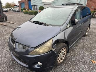 krockskadad bil bedrijf Mitsubishi Grandis  2005/9