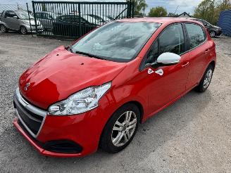 krockskadad bil auto Peugeot 208  2019/4