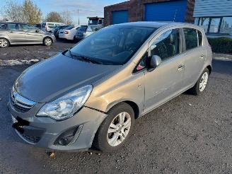 Coche accidentado Opel Corsa D 2012/8