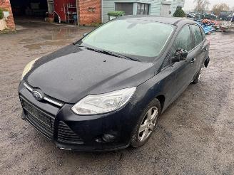Vaurioauto  passenger cars Ford Focus TREND 2011/6