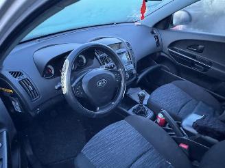 Kia Cee d EX picture 4