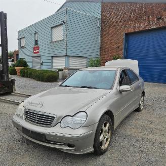 uszkodzony samochody osobowe Mercedes C-klasse C 200 CDI BERLINE 2003/10