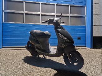 skadebil bromfiets Piaggio  ZIP 2014/9
