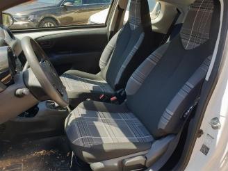 Peugeot 108 108, Hatchback, 2014 1.0 12V picture 10