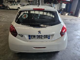 Peugeot 208  picture 7