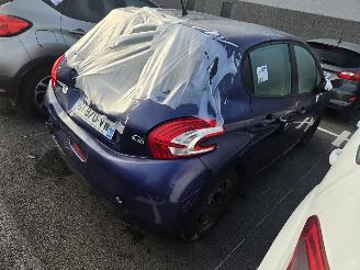 skadebil auto Peugeot 208  2015/2