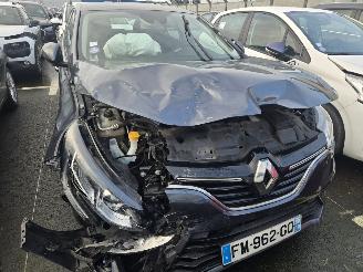 Damaged car Renault Mégane  2019/12