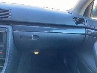 Audi A4 2.0 20V Combi/o  Benzine 1,984cc 96kW (131pk) FWD picture 34