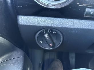 Volkswagen Up! 1.0 12V 60 Hatchback  Benzine 999cc 44kW (60pk) FWD 2011-08/2020-08  CHYA picture 12