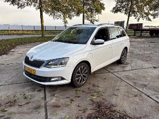 uszkodzony samochody osobowe Skoda Fabia 1.0 TSI 12V Combi/o 4Dr Benzine 999cc 70kW (95pk) FWD 2014-08/2022-12  CHZB 2017/7