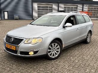 uszkodzony samochody osobowe Volkswagen Passat 2.0 TDI 16V 140 Combi/o  Diesel 1.968cc 103kW (140pk) FWD 2008-01/2010-11 (3C5) CBAB 2008/7