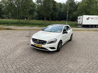 Voiture accidenté Mercedes A-klasse 1.5 A-180 CDI, A-180d 16V Hatchback  Diesel 1.461cc 80kW (109pk) FWD 2012-06/2018-05 (176.012; 176.212) OM607951; K9K 2012/8