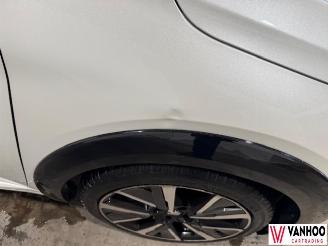 Peugeot 208  picture 5