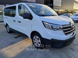 krockskadad bil auto Renault Trafic ZEN 2023/3
