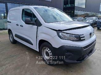 damaged passenger cars Peugeot Partner PREMIUM 2025/4