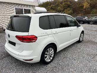 Damaged car Volkswagen Touran BENZINE 7-SITS - 7-PERSONEN 2019/4