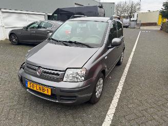 Vaurioauto  passenger cars Fiat Panda 1.2 Edizione Cool Airco 2010/5