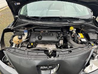 Peugeot 207 1.4 Vti Xline picture 8