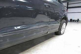 Volkswagen T-Roc SUV picture 13