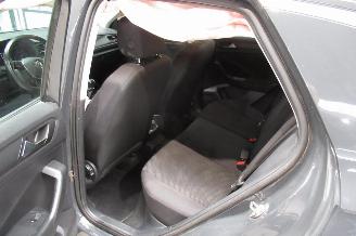 Volkswagen T-Roc SUV picture 23