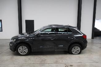 Volkswagen T-Roc SUV picture 2