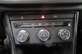 Volkswagen T-Roc SUV picture 31