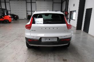 Volvo XC40 MOMENTUM picture 4