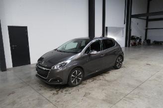 damaged passenger cars Peugeot 208 ALLURE PACK 2018/11