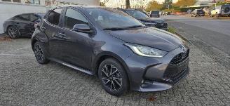 Avarii autoturisme Toyota Yaris 1.5 benzin * Navigatie*LED*Aluminium velgen*Camera*trekhaak*KeylessGo* 2023/10