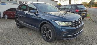 Unfallwagen Volkswagen Tiguan 1.5L TSFI Life*Automaat*LED*DAB*ACC*Camera*Digitaal Cockpit* 2023/2