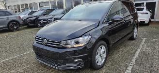 skadebil auto Volkswagen Touran 1.5L Benzine Highline *Automaat* LED *Ambiente *Camera *Apple CarPlay *Digitaal Cockpit *Airco *DAB+ 2023/2