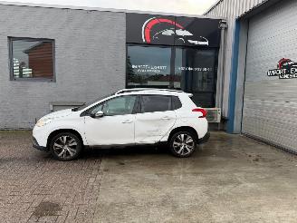 Vaurioauto  passenger cars Peugeot 2008 Peugeot 2008 1.6d 2015 2015/10