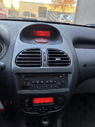 Peugeot 206 PEUGEOT 206cc 2004 1.6I picture 15