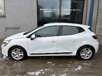 Vaurioauto  passenger cars Renault Clio RENAULT CLIO 1.0I 2021 2021/6