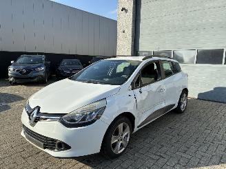 krockskadad bil auto Renault Clio RENAULT CLIO 1.5D AUTOMAAT 2016 2016/6
