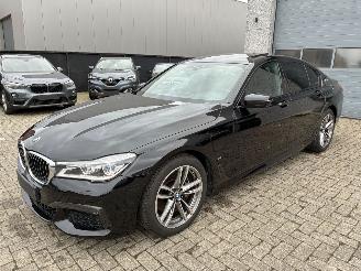 Schadeauto BMW 7-serie BMW 740e M 2017 2017/9