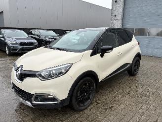 uszkodzony samochody osobowe Renault Captur RENAULT CAPTUR 1.5D 2016 2016/8