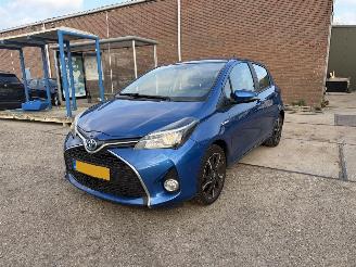 Toyota Yaris 1.5 Hybrid Dynamic Bi-Tone picture 2
