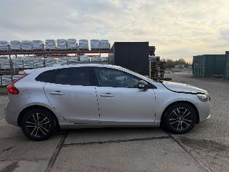 Volvo V-40 1.6 T4 AUTOMAAT picture 3