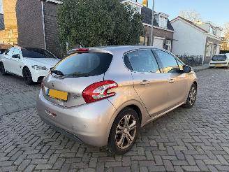 Peugeot 208 1.6 e-HDi Allure  NAP picture 7