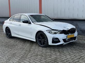 krockskadad bil auto BMW 3-serie 318i M PAKKET AUTOMAAT 2020/1