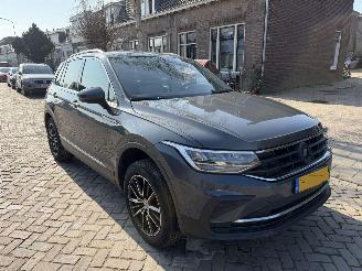 Coche accidentado Volkswagen Tiguan 1.5 TSI Life Business AUTOMAAT 2021/1