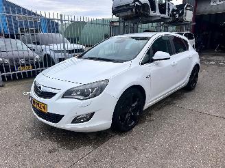 Coche accidentado Opel Astra 1.4 TURBO SPORT 2011/2