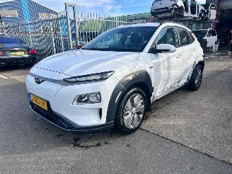 damaged passenger cars Hyundai Kona EV COMFORT 64 KWH 2020/8