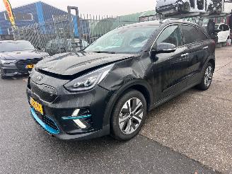 Schadeauto Kia e-Niro DYNAMIC PLUS LINE 64 KWH 2021/8