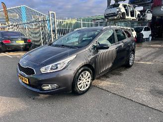 damaged passenger cars Kia Cee d 1.6 GDI 2014/4