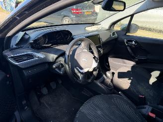 Peugeot 208 1.2 PURE TECH ALLURE  69000KM picture 5